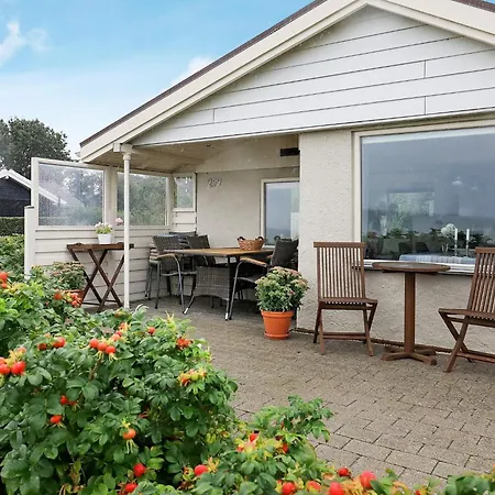 6 Person Holiday In *